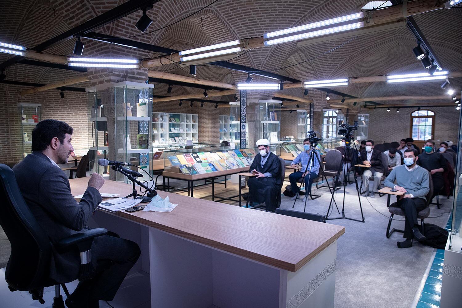 فقهای شورای نگهبان برای بررسی شکایت شرعی یک شهروند از یک مصوبه ساعت‌ها وقت می‌گذارند