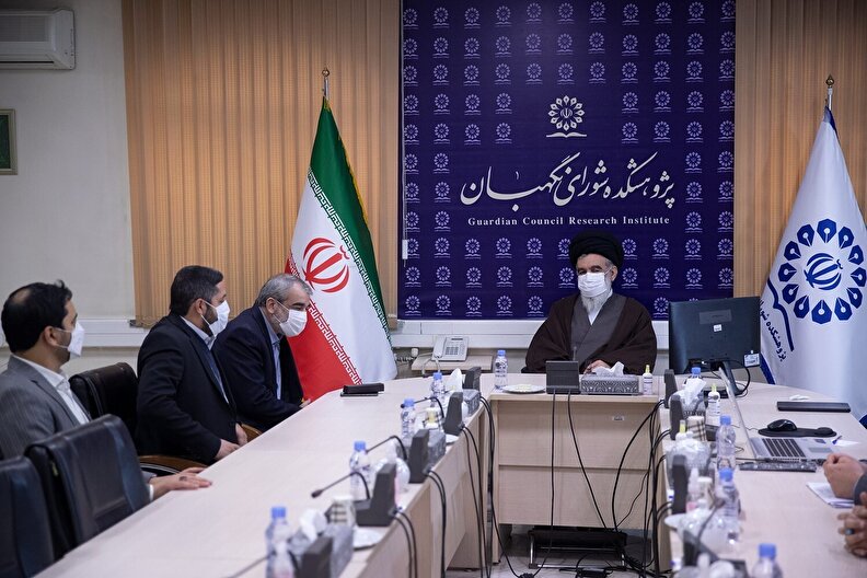 بازدید آیت الله حسینی خراسانی از پژوهشکده شورای نگهبان/ دانش، ادب و جوانی اعضای پژوهشکده شورای نگهبان تحسین کننده است