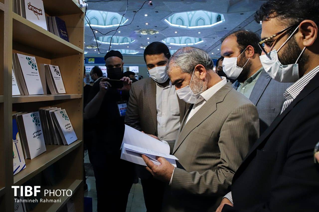 کتاب‌های الکترونیکی سطح کتابخوانی در کشور را بالا می‌برد/ امیدوارم با برنامه‌ریزی مسئولان قشر جوان و نوجوان با کتاب آشتی کنند