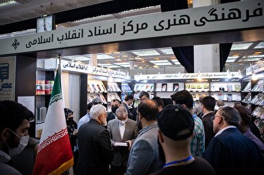 گزارش تصویری | بازدید دکتر کدخدایی از سی و سومین نمایشگاه کتاب