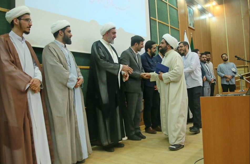 اختتامیه رقابت شبیه‌سازی شورای نگهبان ویژه طلاب حوزه علمیه برگزار شد