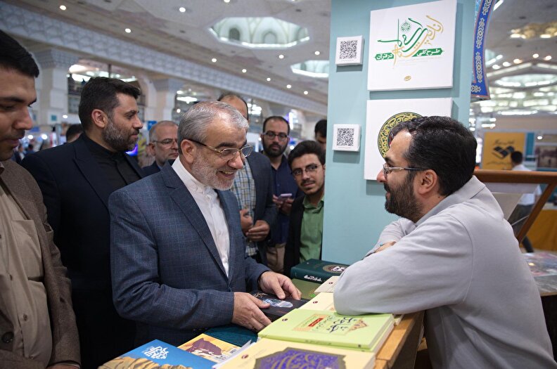 بازدید رئیس پژوهشکده شورای نگهبان از سی و چهارمین نمایشگاه کتاب
