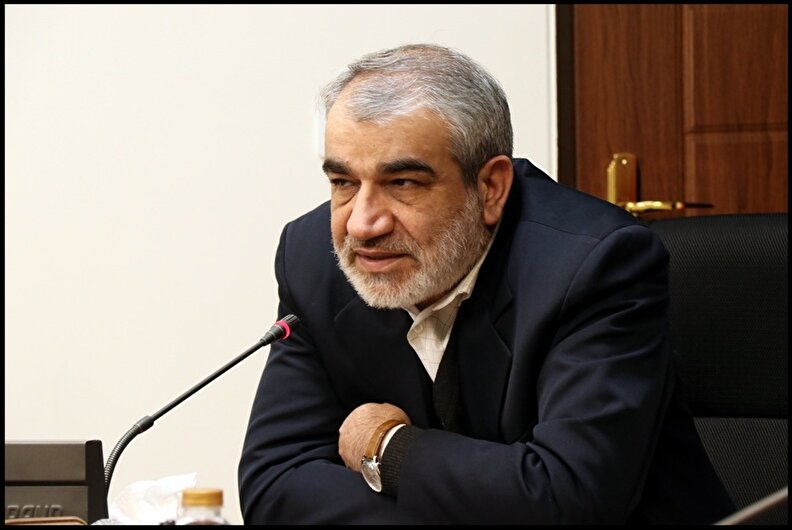 رفتار و عملکرد دولت انگلیس در مواجهه با مسائلی همچون حقوق بشر، دموکراسی، افراط‌گرایی و تروریسم  دارای تناقض است