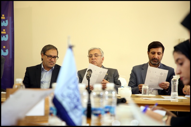 دانشجویان حقوق در جایگاه حقوقدانهای شورای نگهبان نشستند دانشجویان حقوق در جایگاه حقوقدانهای شورای نگهبان نشستند