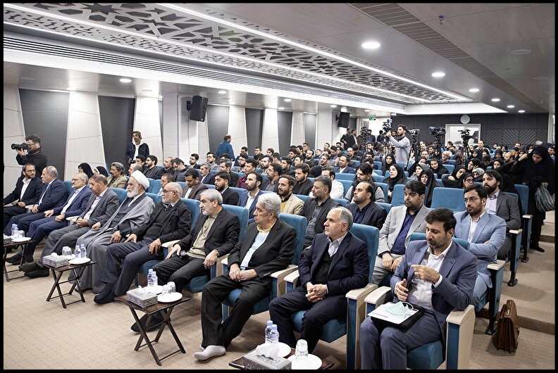 کتب صوتی «قانون اساسی» و «محشای قانون اساسی» و کتاب تحلیل مبانی نظام جمهوری اسلامی» اثر آیت‌الله کعبی رونمایی شدند و برگزیدگان رقابت شبیه‌سازی شورا معرفی شدند/ دکتر کدخدایی: قانون اساسی یک سند مهم در کشور ما و یک سند مترقی در بین قوانین کشورهای مختلف است