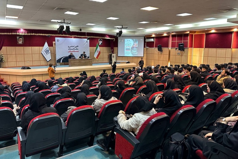 قانون اساسی نمایانگر ارزشها و آرمانهای یک جامعه است/ دانشکدههای حقوق راهکارهای استفاده از ظرفیتهای مغفول قانون اساسی را ارائه دهند قانون اساسی نمایانگر ارزشها و آرمانهای یک جامعه است/ دانشکدههای حقوق راهکارهای استفاده از ظرفیتهای مغفول قانون اساسی را ارائه دهند