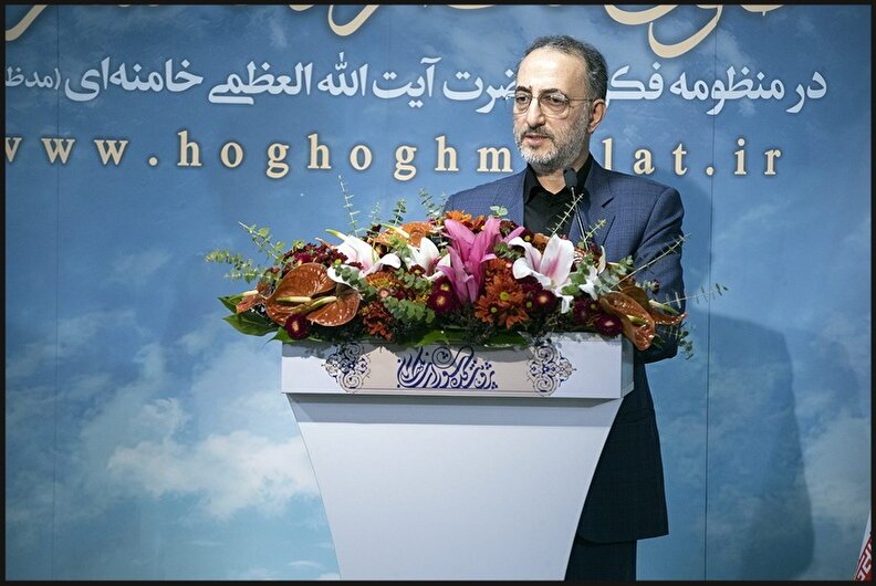 تخلف از قانون اساسی مساوی با تخلف از انقلاب اسلامی است