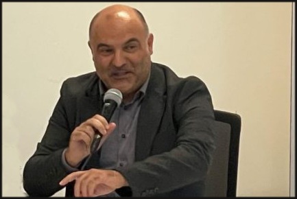 آزادی موهبتی الهی است که در غرب به فردگرایی افراطی تبدیل شده، اما در ایران بر اساس مسئولیت در برابر خدا تعریف می‌شود